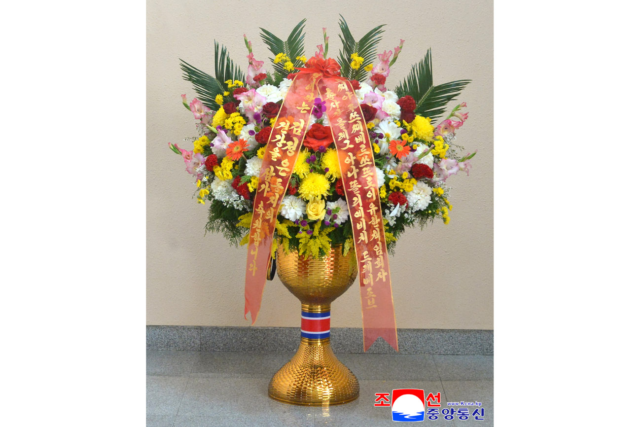 Floral baskets to respected Comrade Kim Jong Un from foreign personages