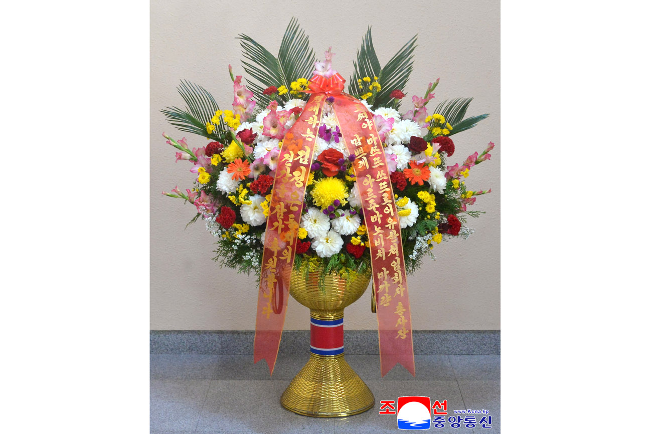 Floral baskets to respected Comrade Kim Jong Un from foreign personages