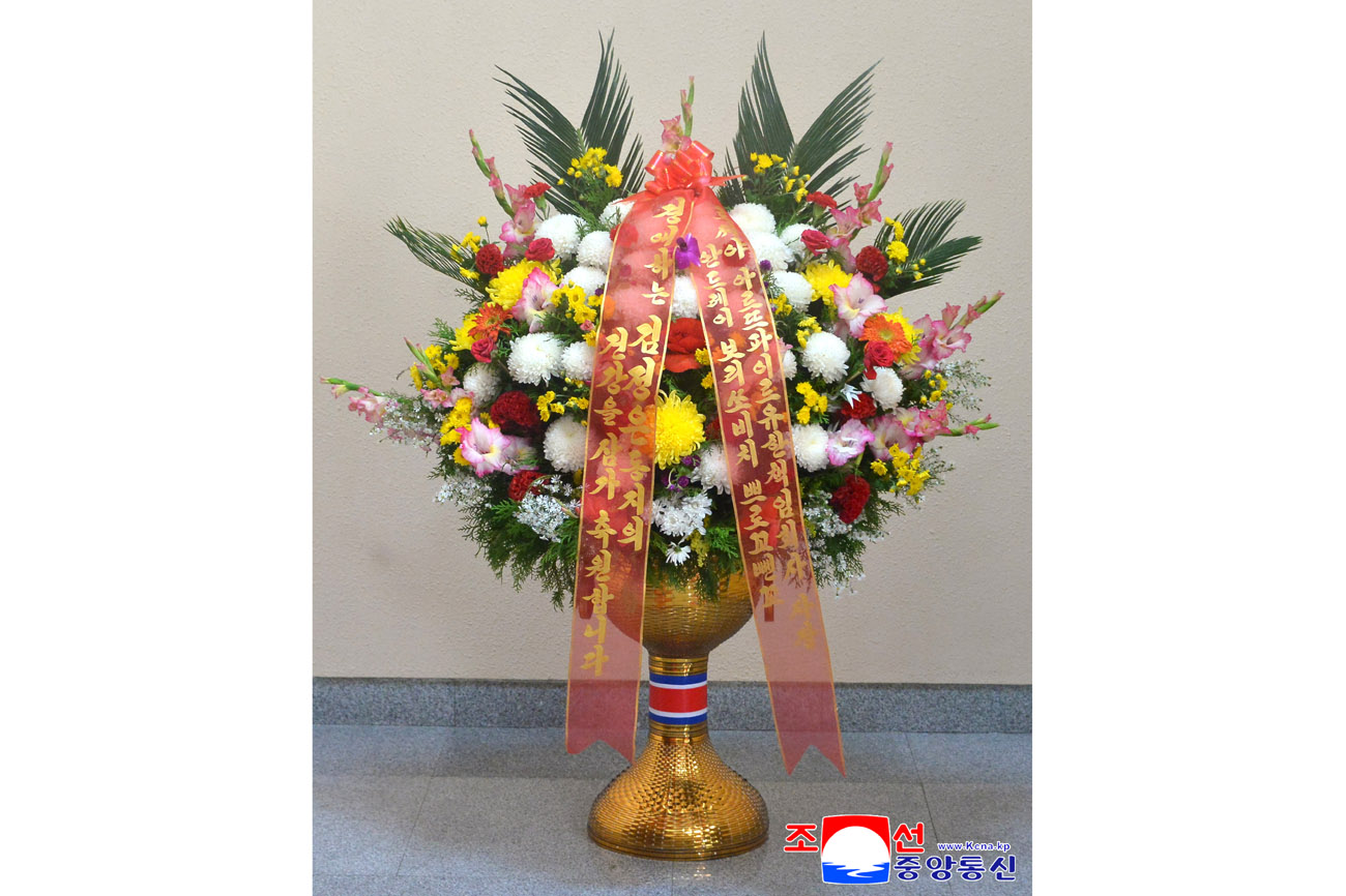 Floral baskets to respected Comrade Kim Jong Un from foreign personages