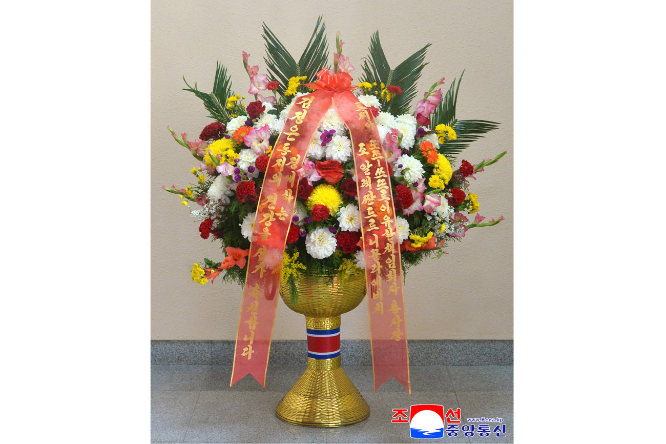 Floral baskets to respected Comrade Kim Jong Un from foreign personages