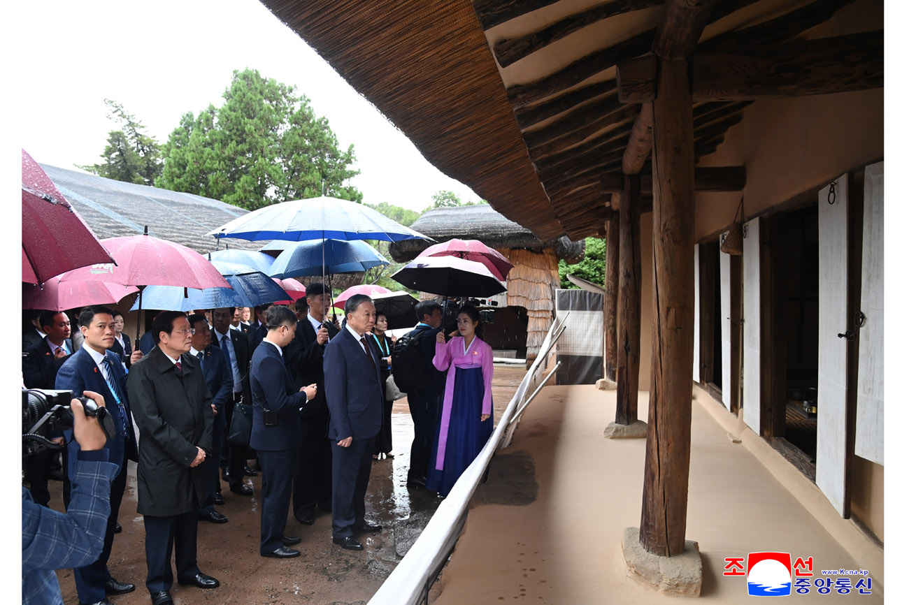 General Secretary of CC, Communist Party of Viet Nam visits Mangyongdae