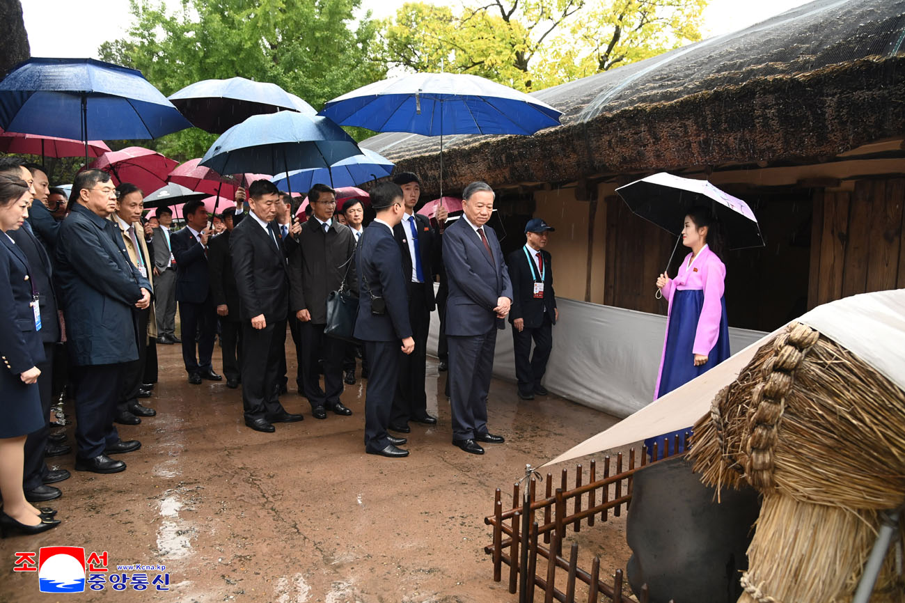 General Secretary of CC, Communist Party of Viet Nam visits Mangyongdae