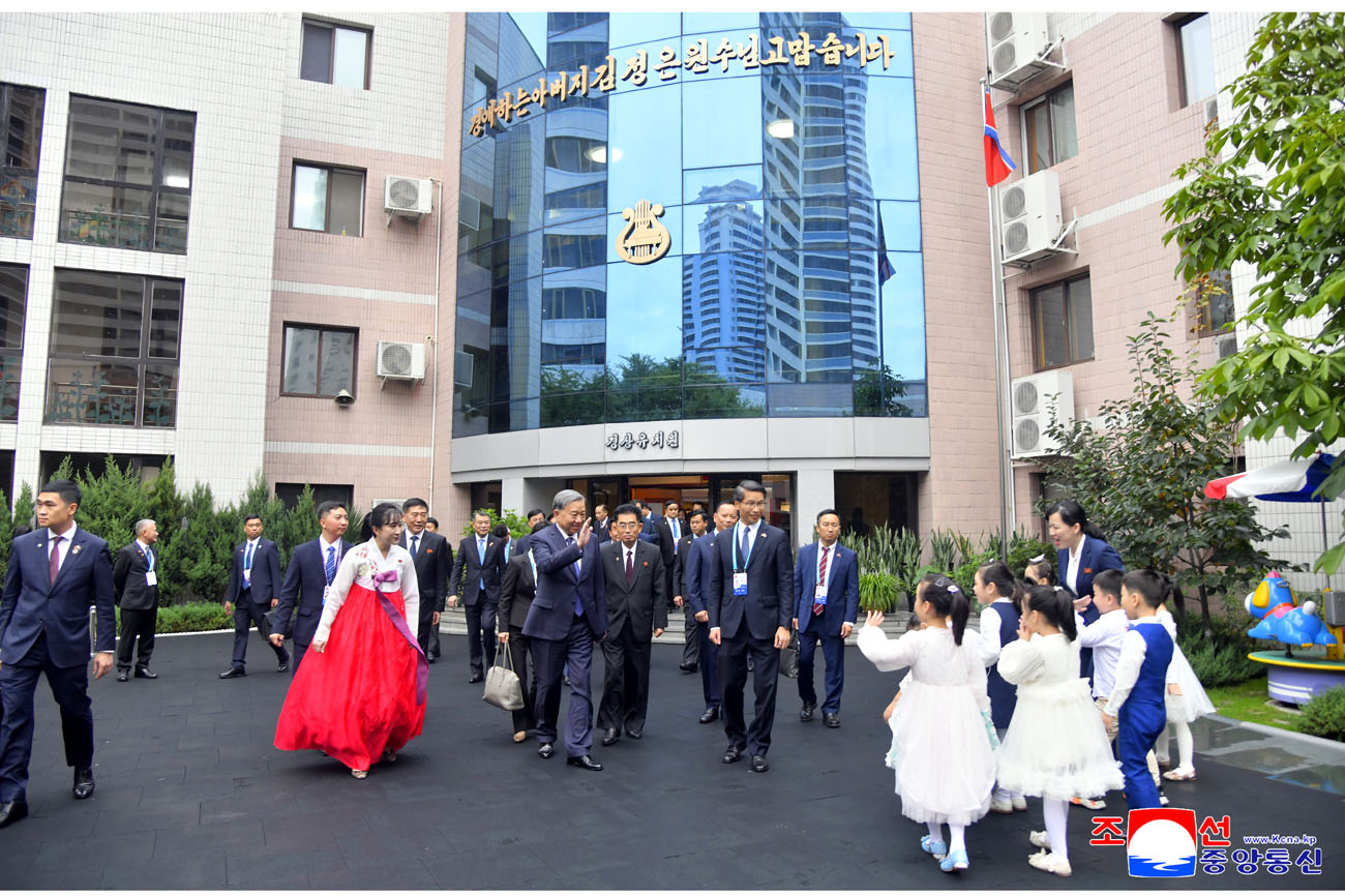 General Secretary of CC, Communist Party of Viet Nam visits Mangyongdae