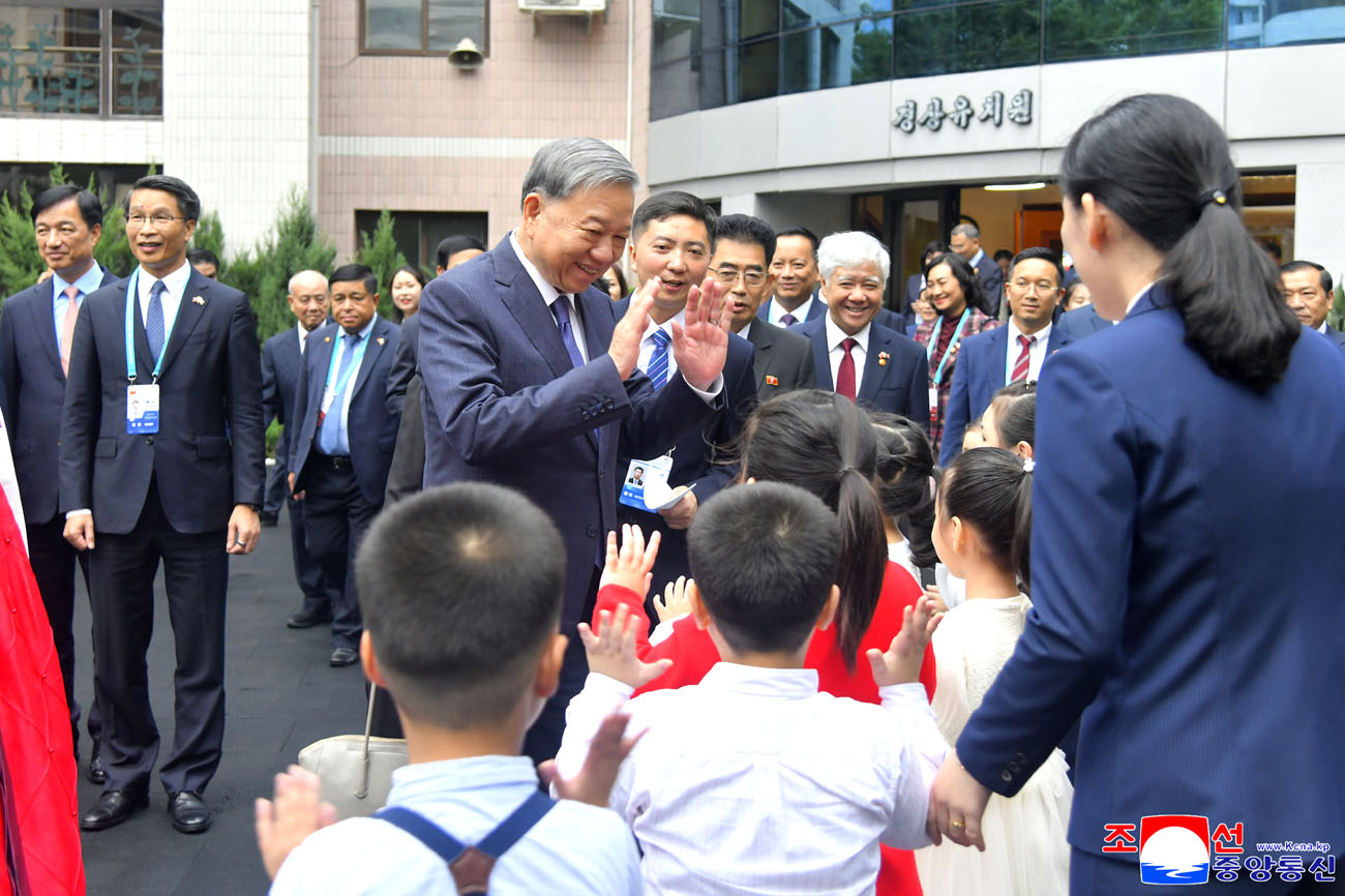 General Secretary of CC, Communist Party of Viet Nam visits Mangyongdae