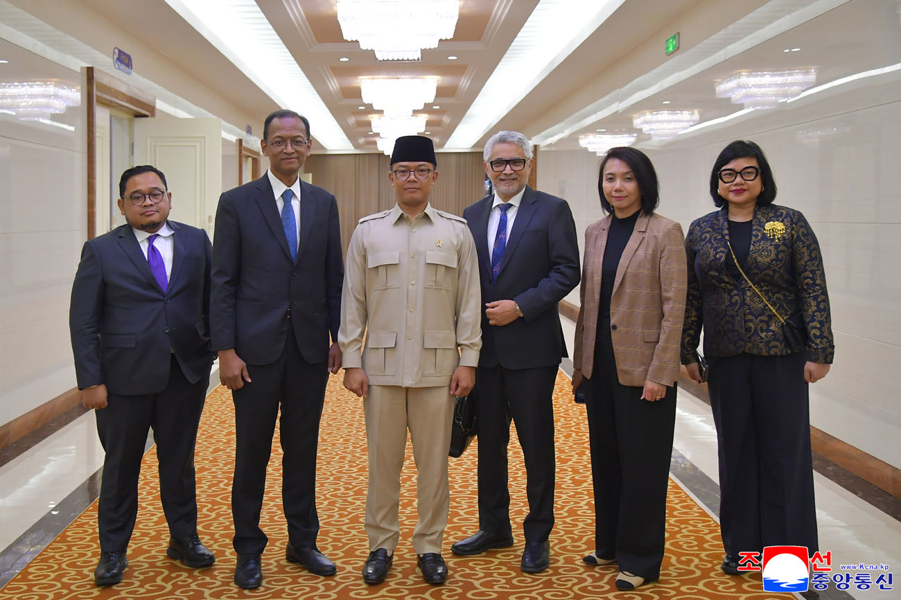 Indonesian Foreign Minister and his party arrive in Pyongyang