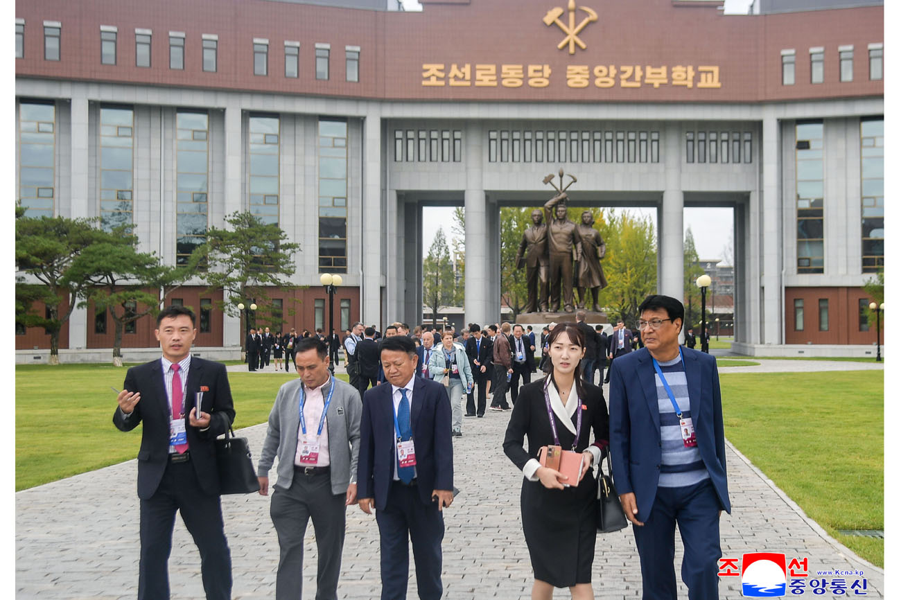 주체사상국제토론회 참가자들 여러곳 참관