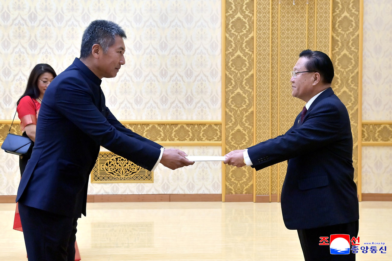 최룡해동지에게 인디아공화국 특명전권대사가 신임장을 봉정