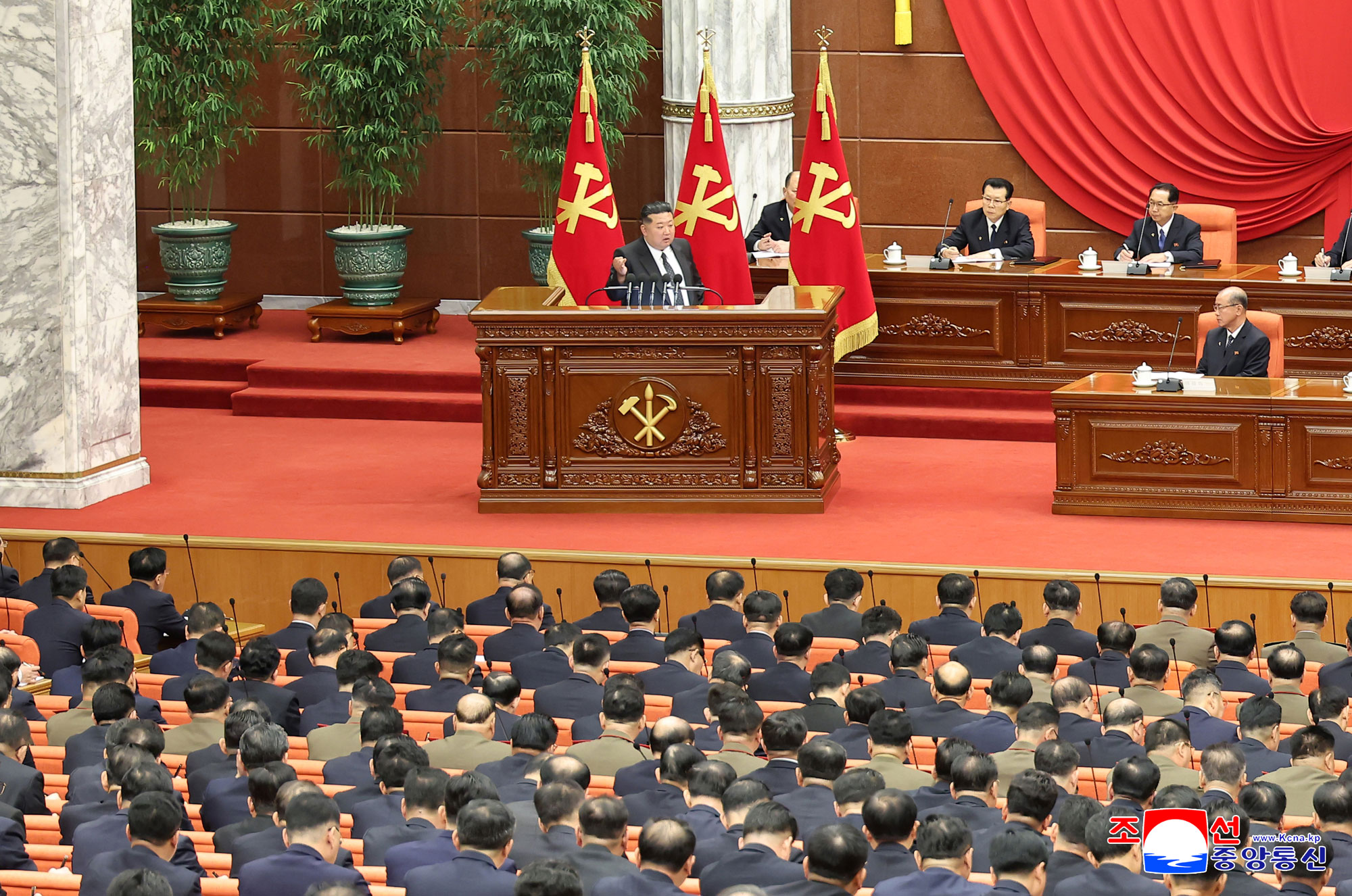 Meldung über die 13. erweiterte Plenartagung des ZK der Partei der Arbeit Koreas in der VIII. Wahlperiode