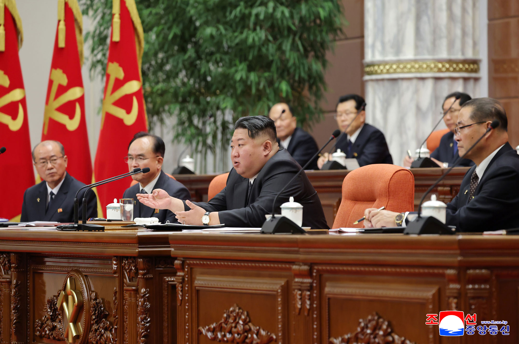 Meldung über die 13. erweiterte Plenartagung des ZK der Partei der Arbeit Koreas in der VIII. Wahlperiode