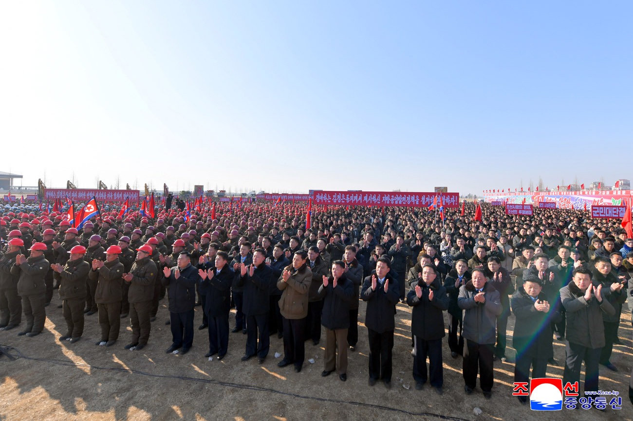 신의주온실종합농장지구와 강남군, 맹산군에서 새년도 지방발전정책대상건설착공식 진행