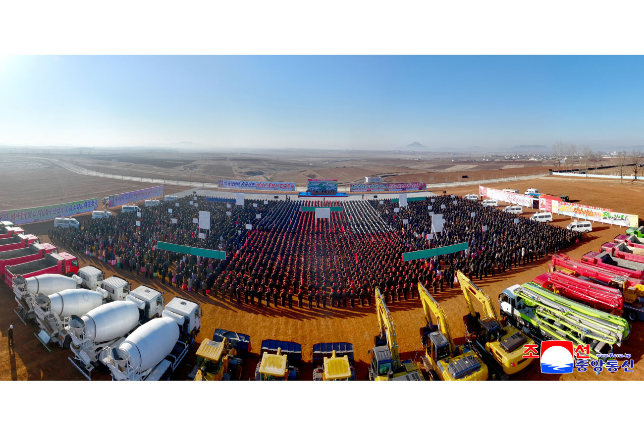 신의주온실종합농장지구와 강남군, 맹산군에서 새년도 지방발전정책대상건설착공식 진행