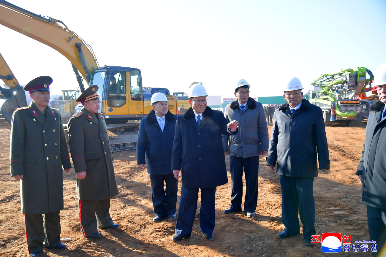 신의주온실종합농장지구와 강남군, 맹산군에서 새년도 지방발전정책대상건설착공식 진행