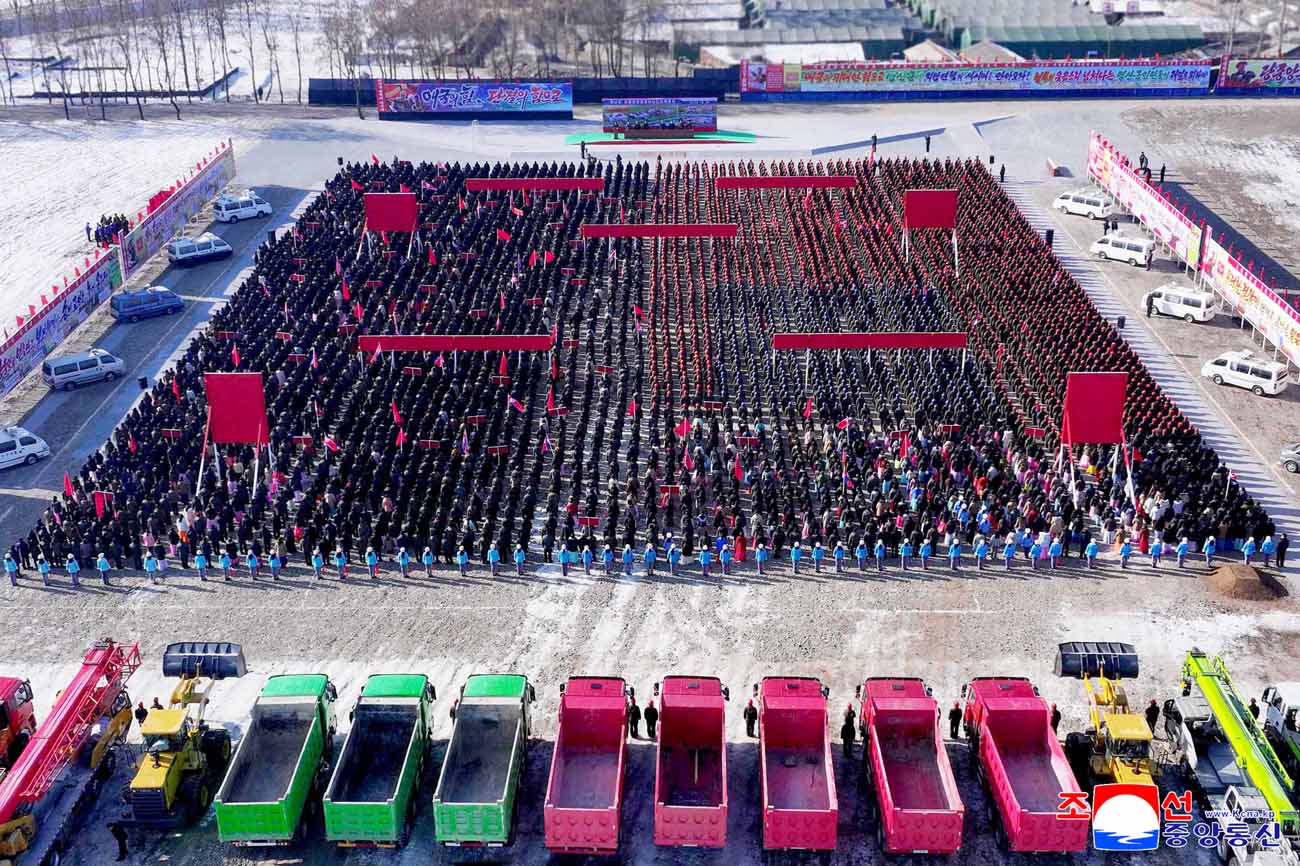 신의주온실종합농장지구와 강남군, 맹산군에서 새년도 지방발전정책대상건설착공식 진행