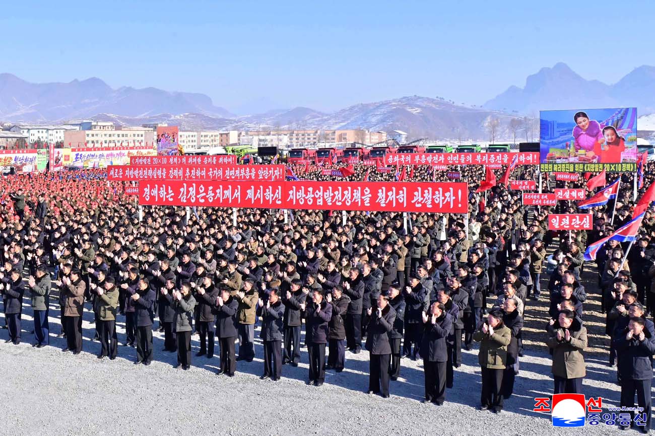 신의주온실종합농장지구와 강남군, 맹산군에서 새년도 지방발전정책대상건설착공식 진행