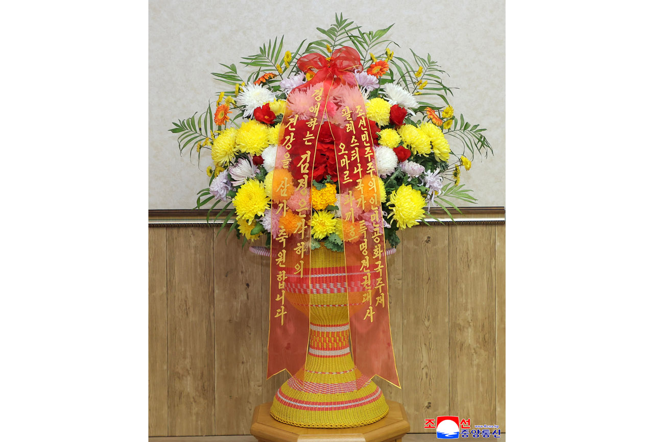 Floral basket and congratulatory letter to respected Comrade Kim Jong Un from foreign diplomatic corps