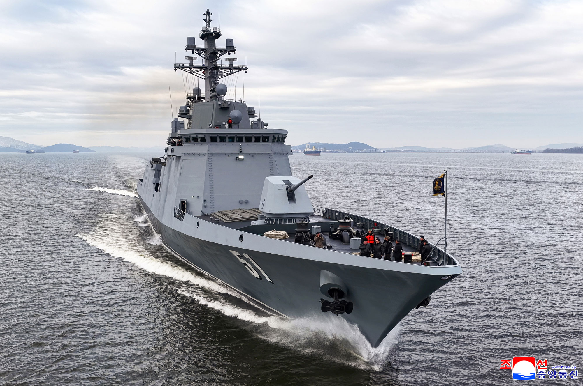 Estimado camarada Kim Jong Un averigua procesos de prueba para evaluar 
la capacidad de cumplimiento de operación del destructor "Choe Hyon"