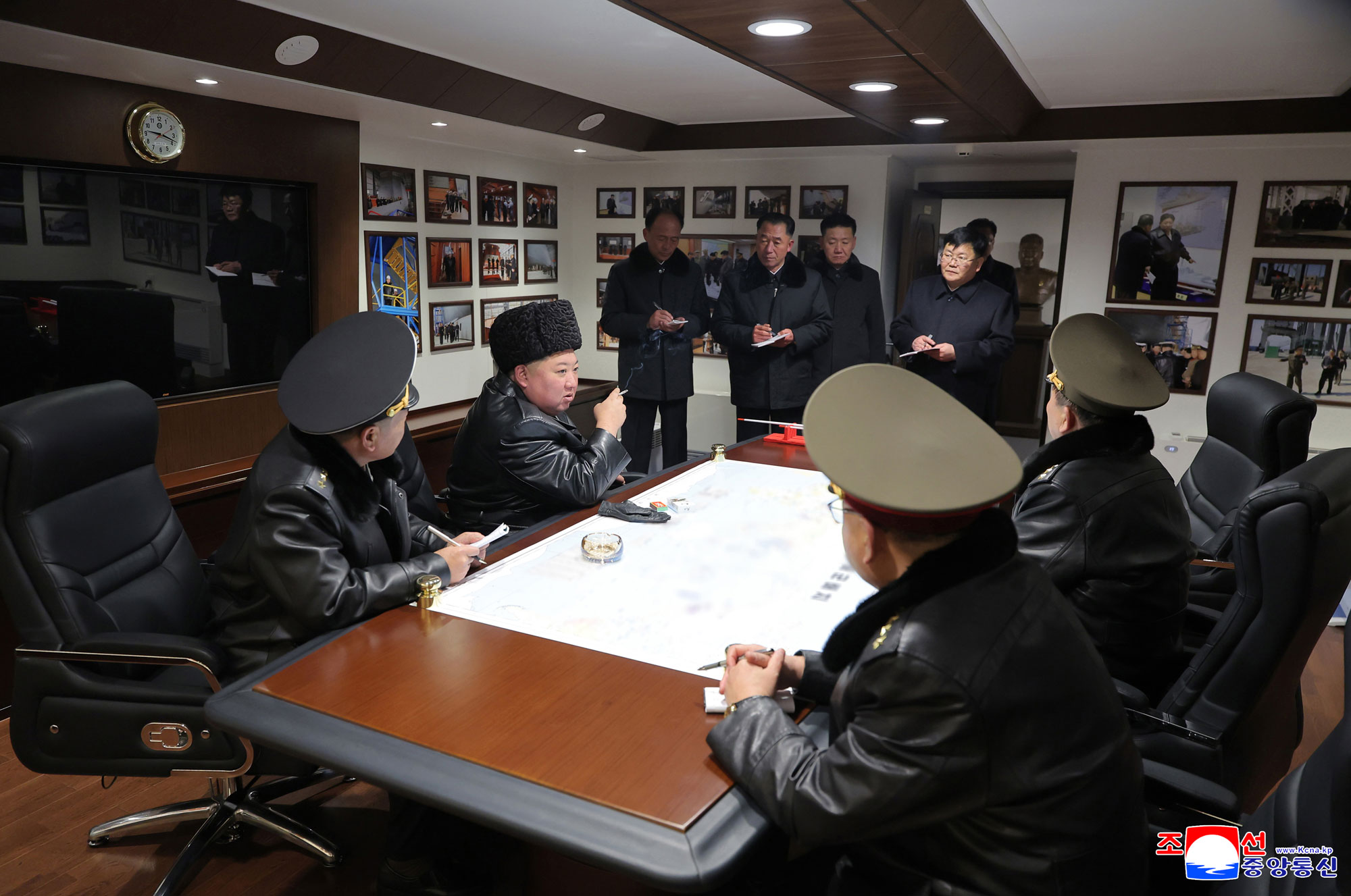 Estimado camarada Kim Jong Un averigua procesos de prueba para evaluar 
la capacidad de cumplimiento de operación del destructor "Choe Hyon"
