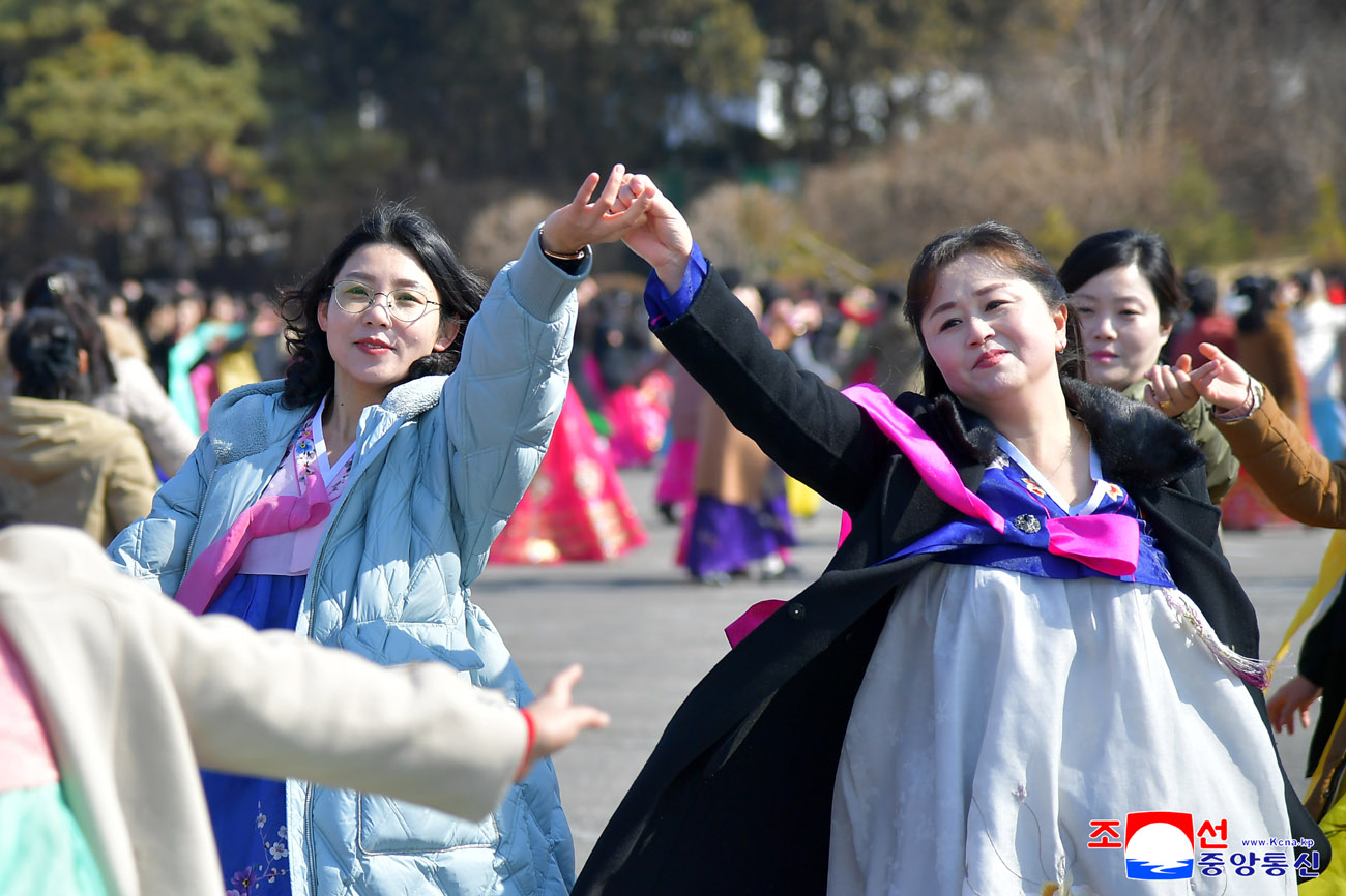 Dancing parties of women