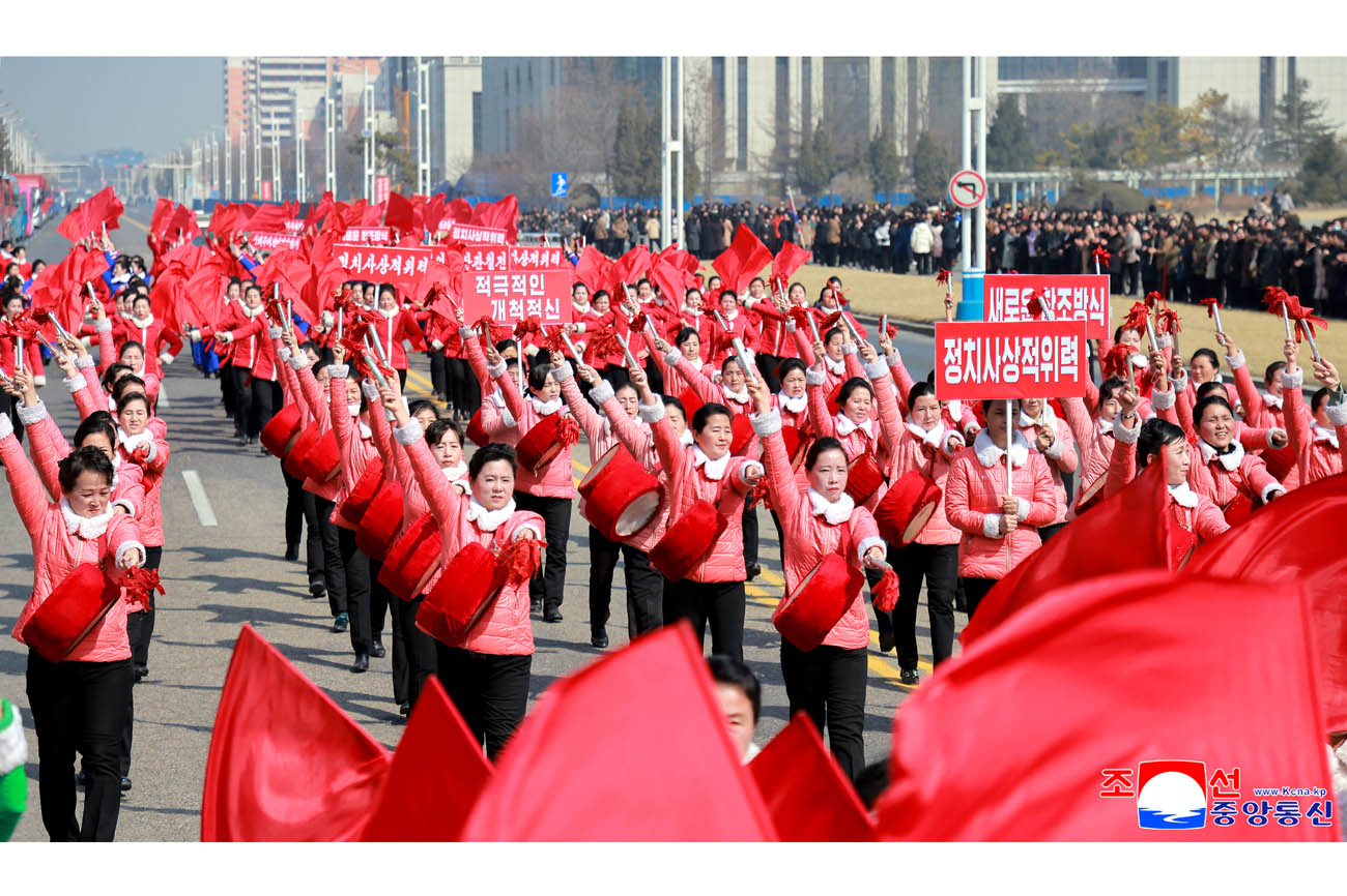 조선로동당 제9차대회 결정관철을 위한 녀맹일군들과 녀맹원들의 궐기대회 진행