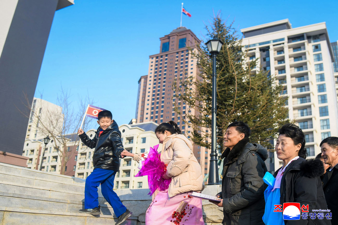 Removal into new houses begins in Saeppyol Street