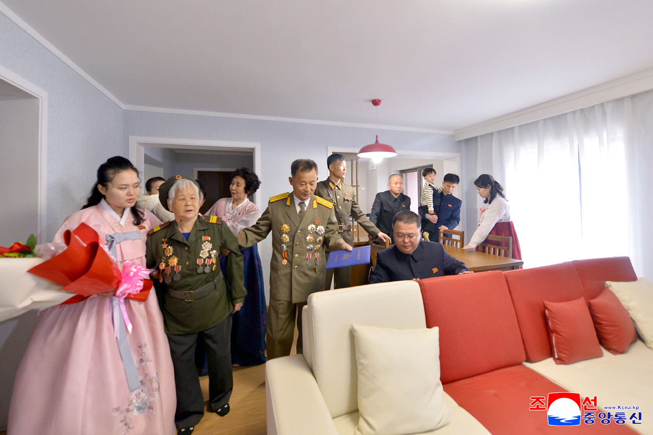 Removal into new houses begins in Saeppyol Street