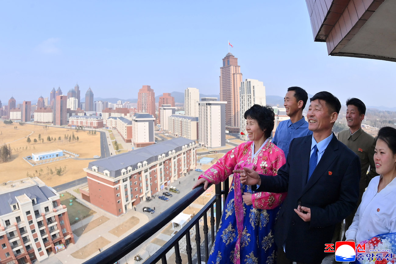 Removal into new houses begins in Saeppyol Street