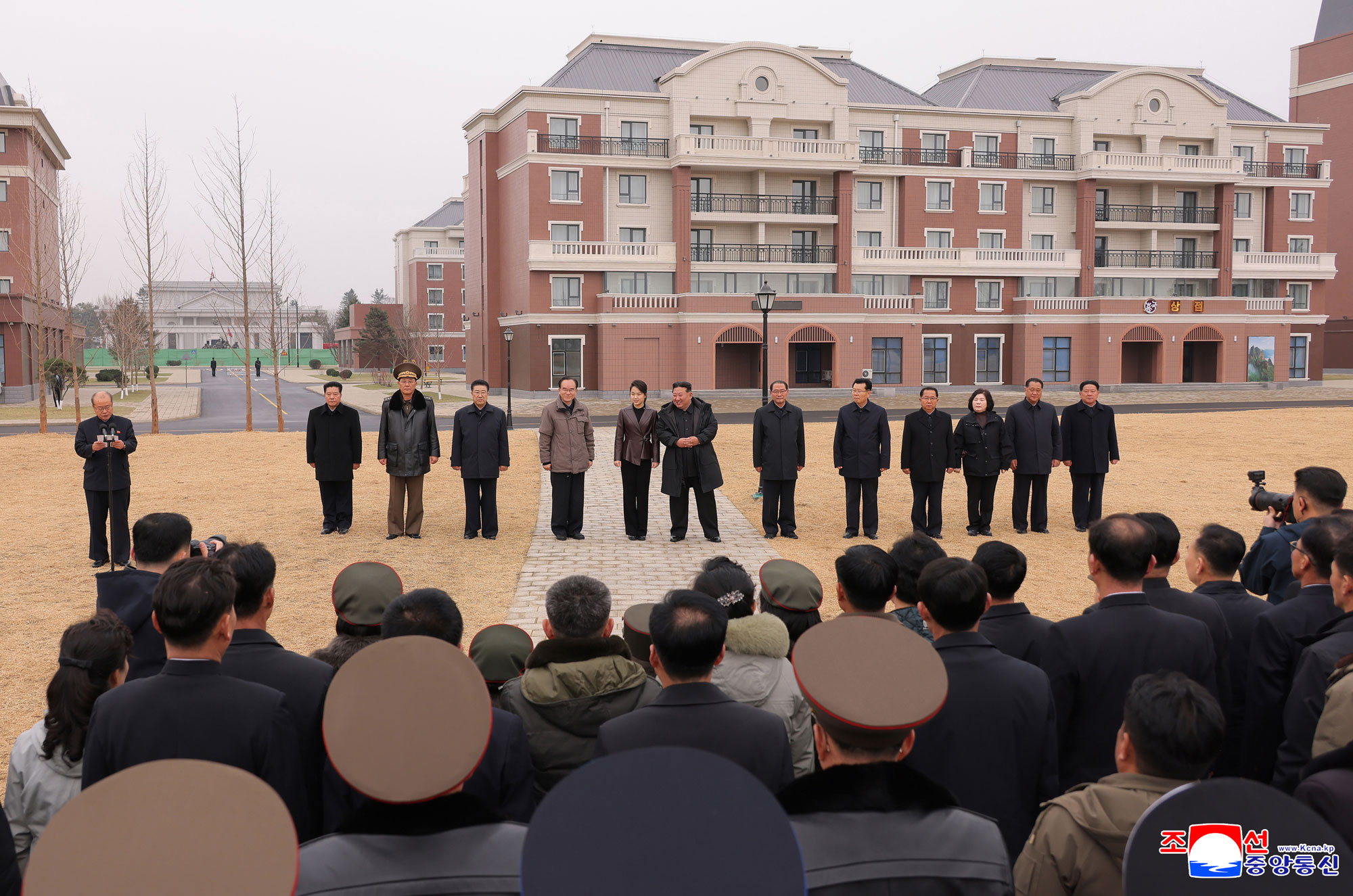 غرس القائد المحترم الرفيق كيم جونغ وون الأشجار في شارع سايبيول بمناسبة يوم التشجير 