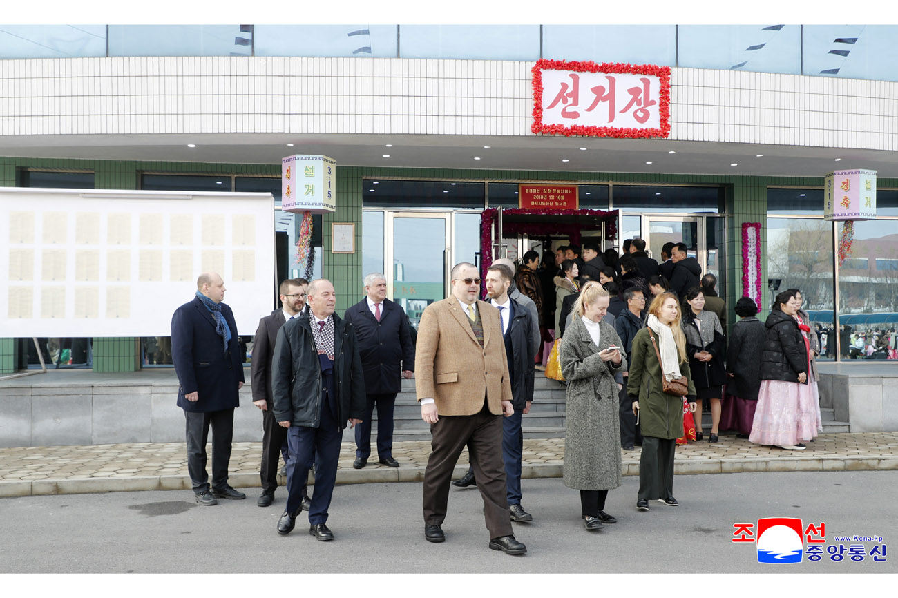 訪朝客と在中国朝鮮人がピョンヤン市の各投票所を参観しました