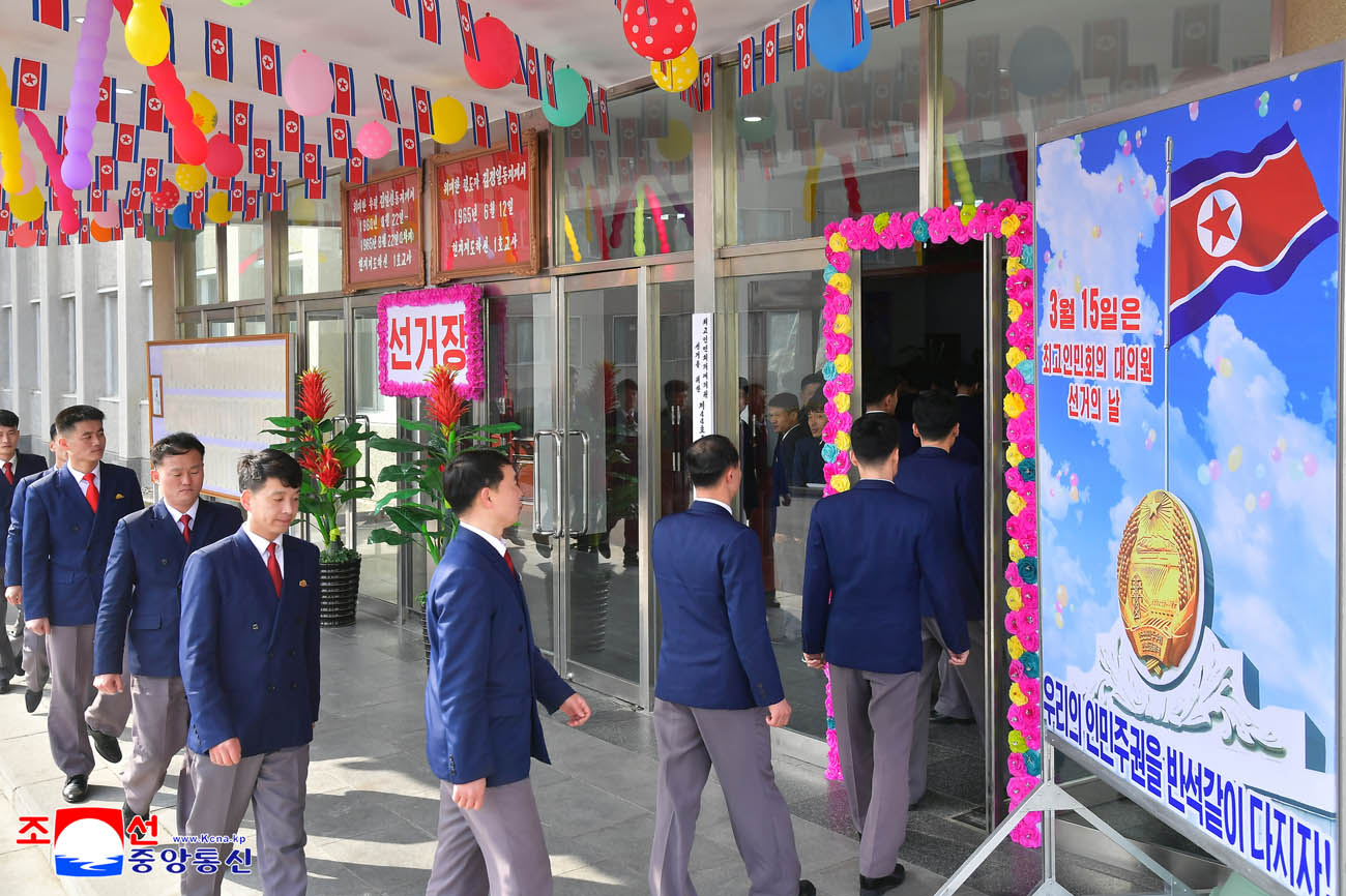 全国の有権者が政治的熱意を示して最高人民会議第15期代議員選挙に参加しました