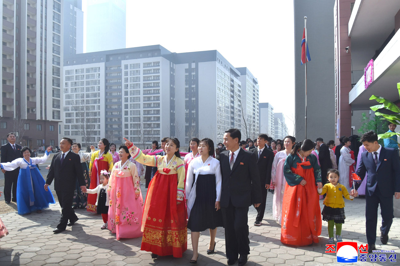 全国の有権者が政治的熱意を示して最高人民会議第15期代議員選挙に参加しました