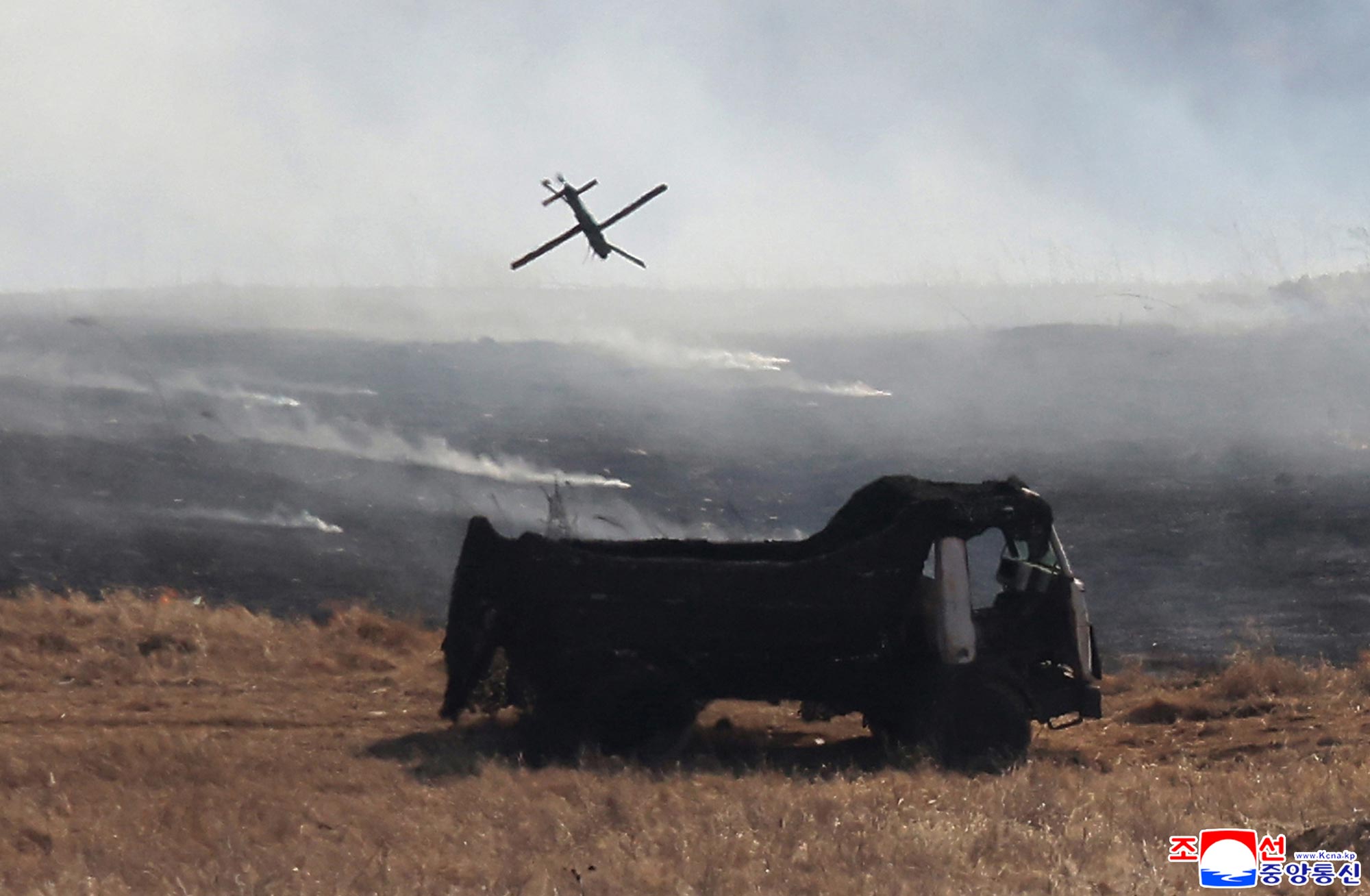경애하는 김정은동지께서 보병,땅크병구분대들의 협동공격전술연습을 참관하시였다