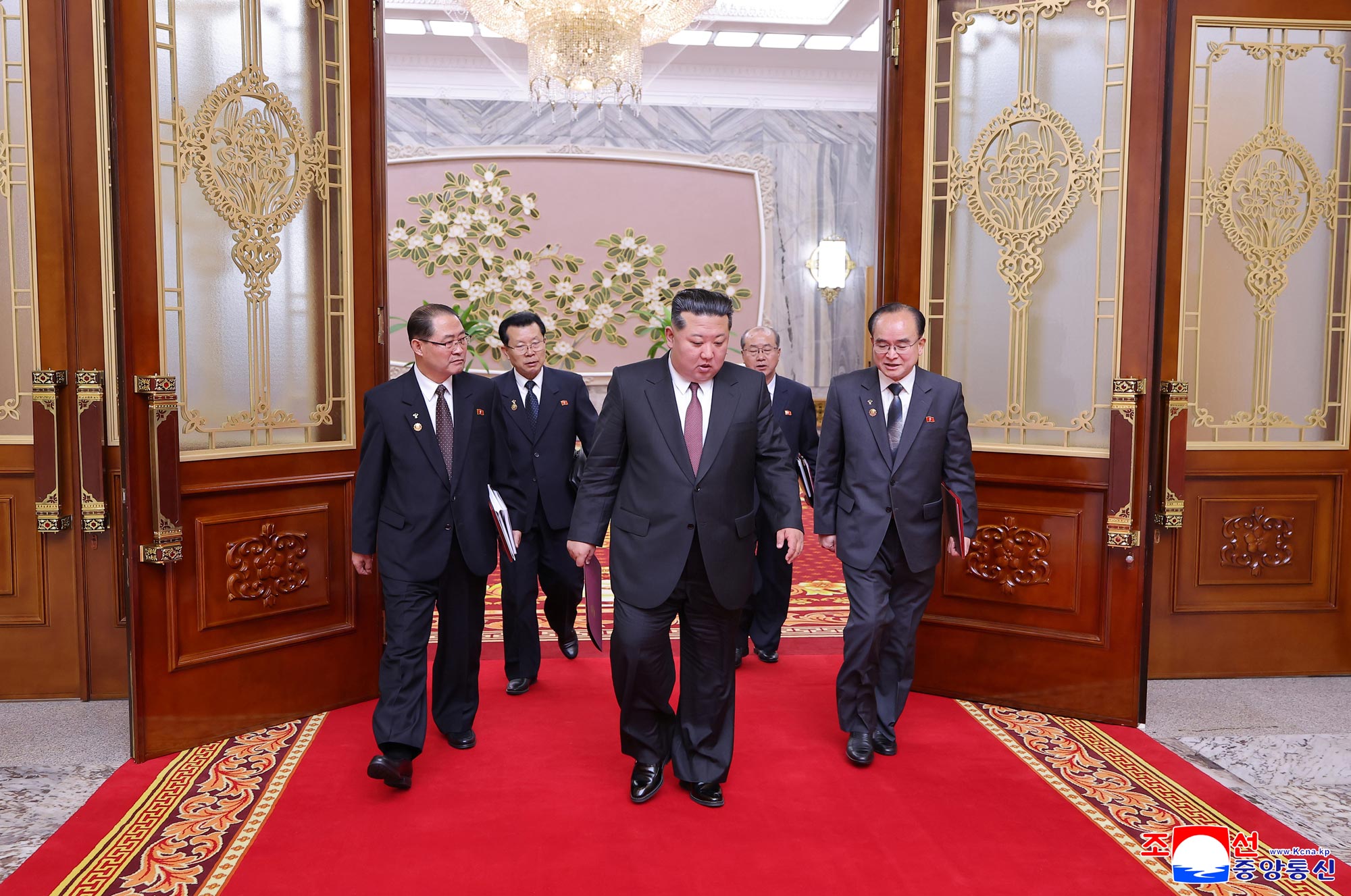 조선민주주의인민공화국 최고인민회의 제15기 제1차회의 1일회의 진행