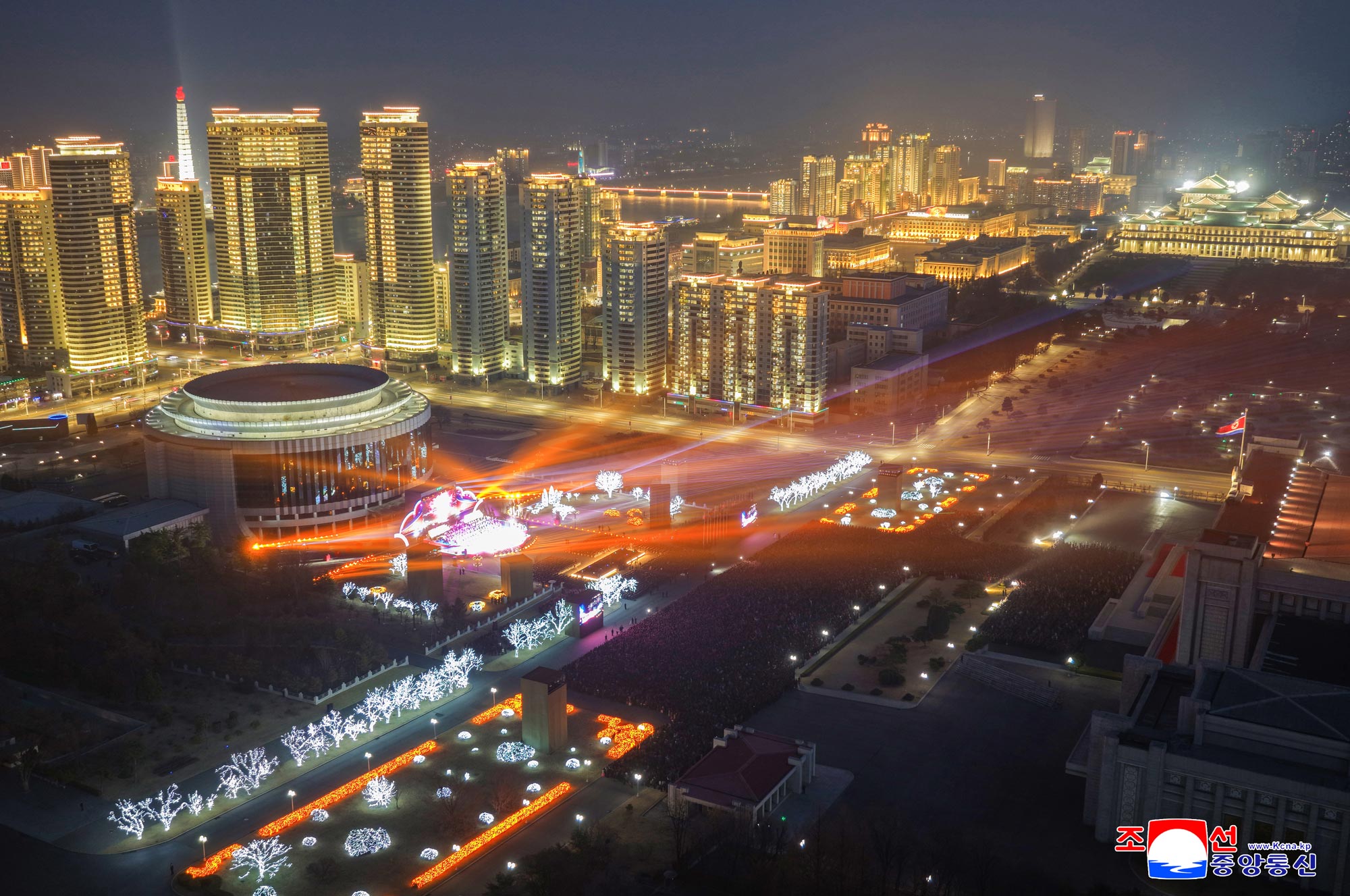Art performance given to commemorate First Session of 15th SPA of DPRK