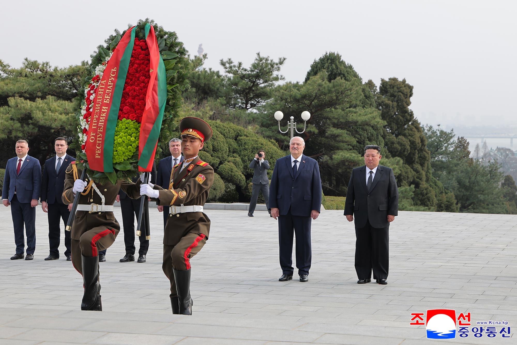 Belarusian President places wreath at Liberation Tower