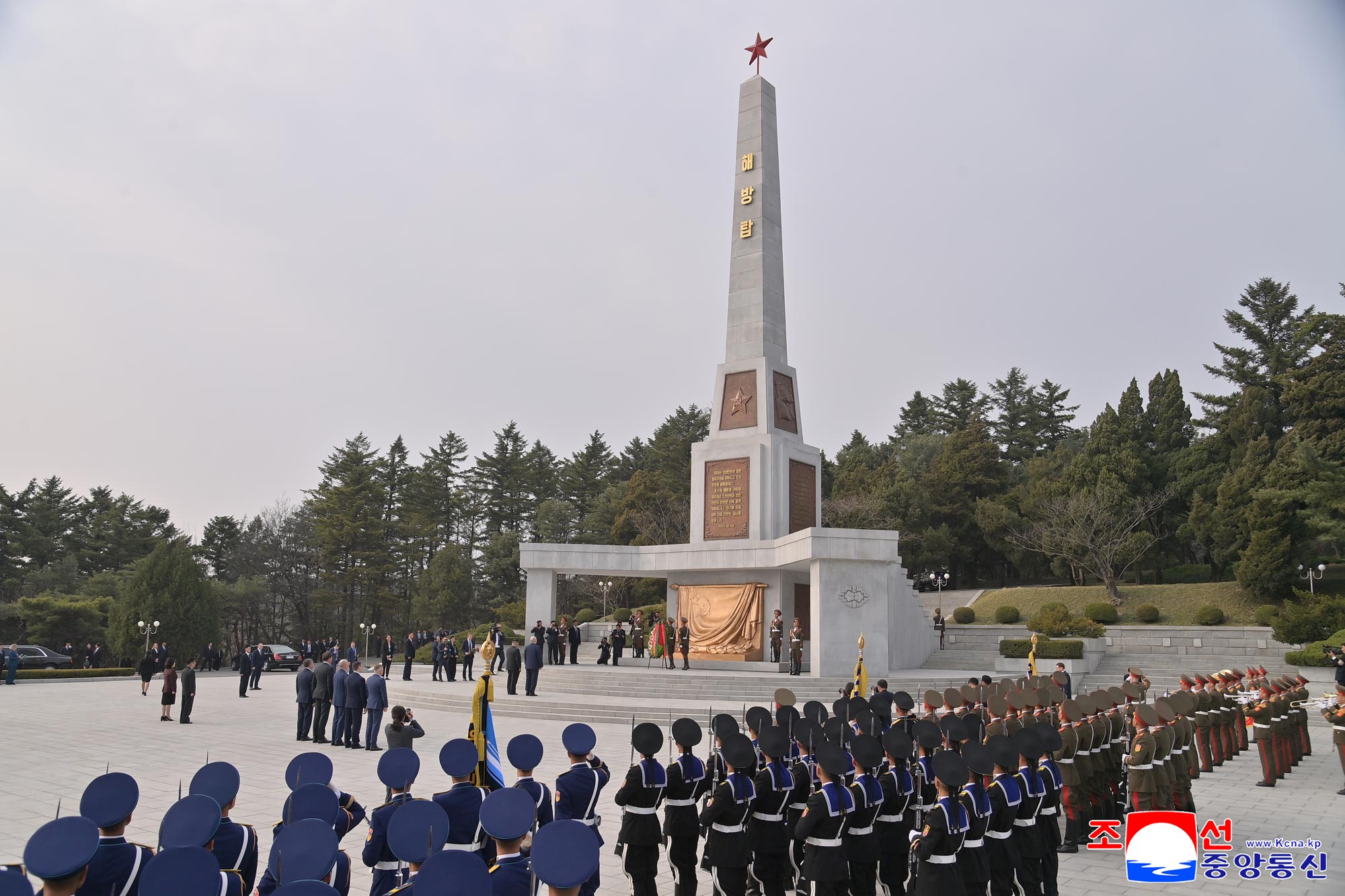 Belarusian President places wreath at Liberation Tower