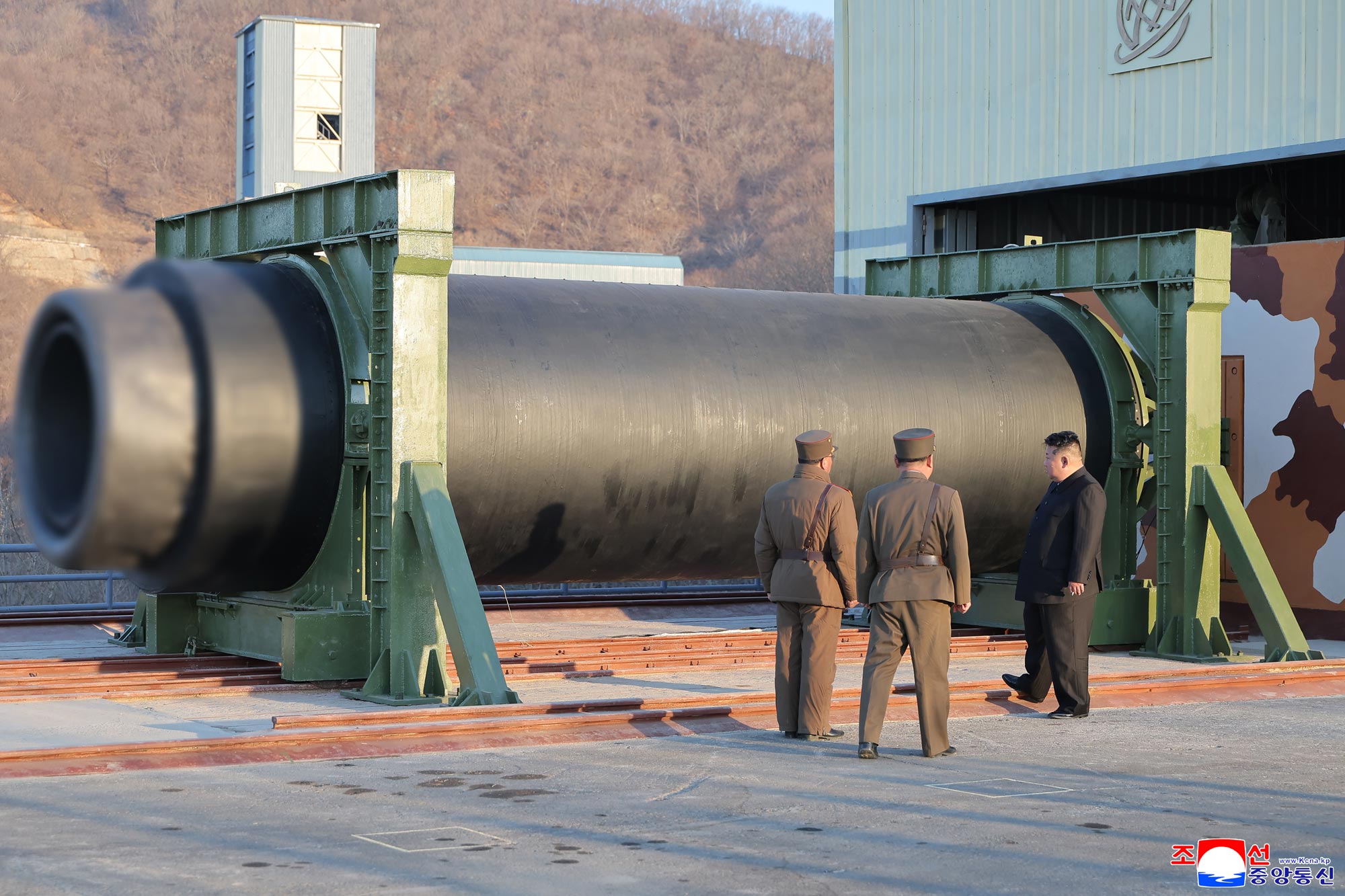 Respected Comrade Kim Jong Un oversees ground jet test of high-thrust carbon fiber solid-fuel engine