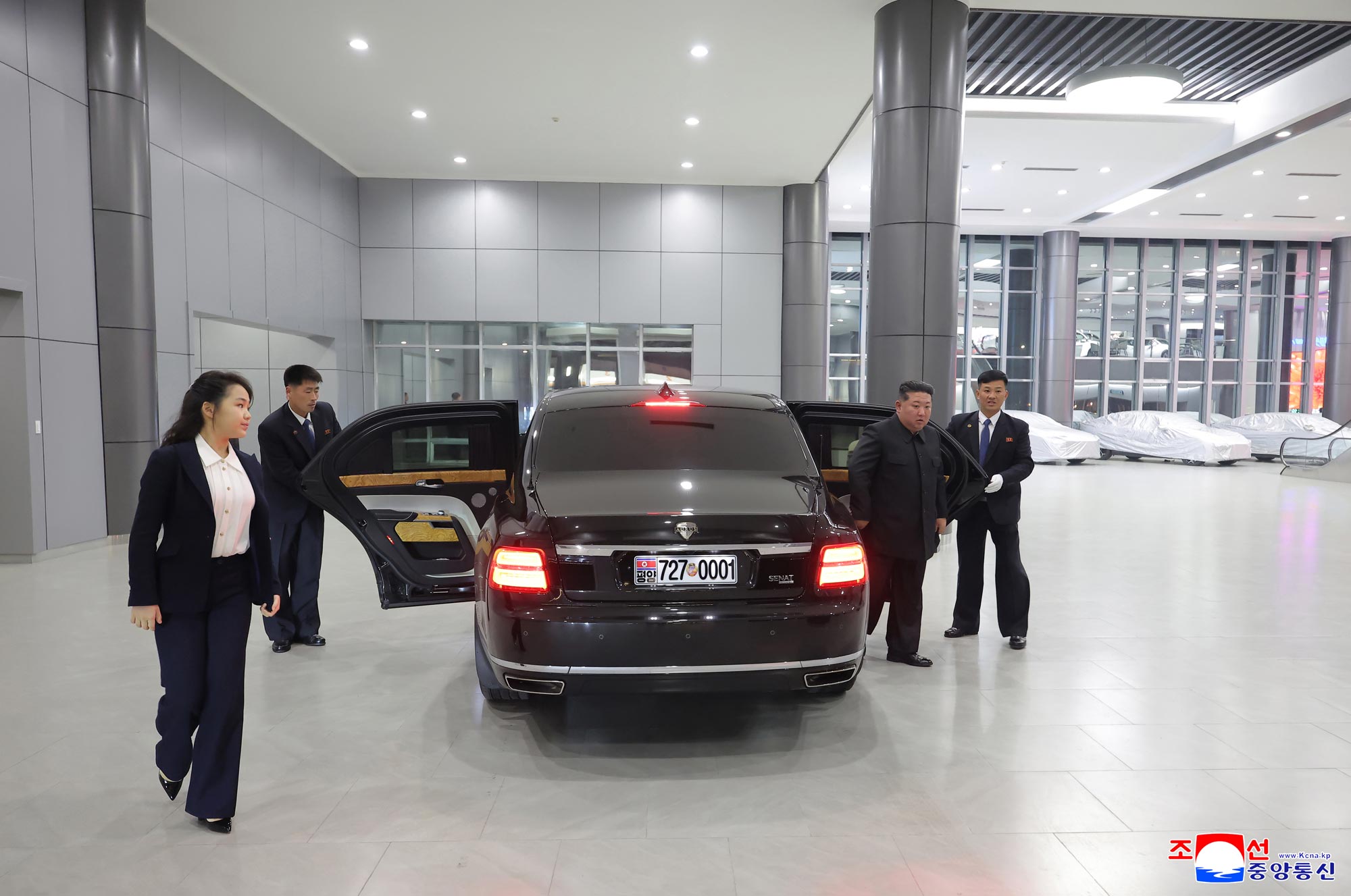 Respected Comrade Kim Jong Un inspects service facilities in fourth-stage district of Hwasong area nearing inauguration