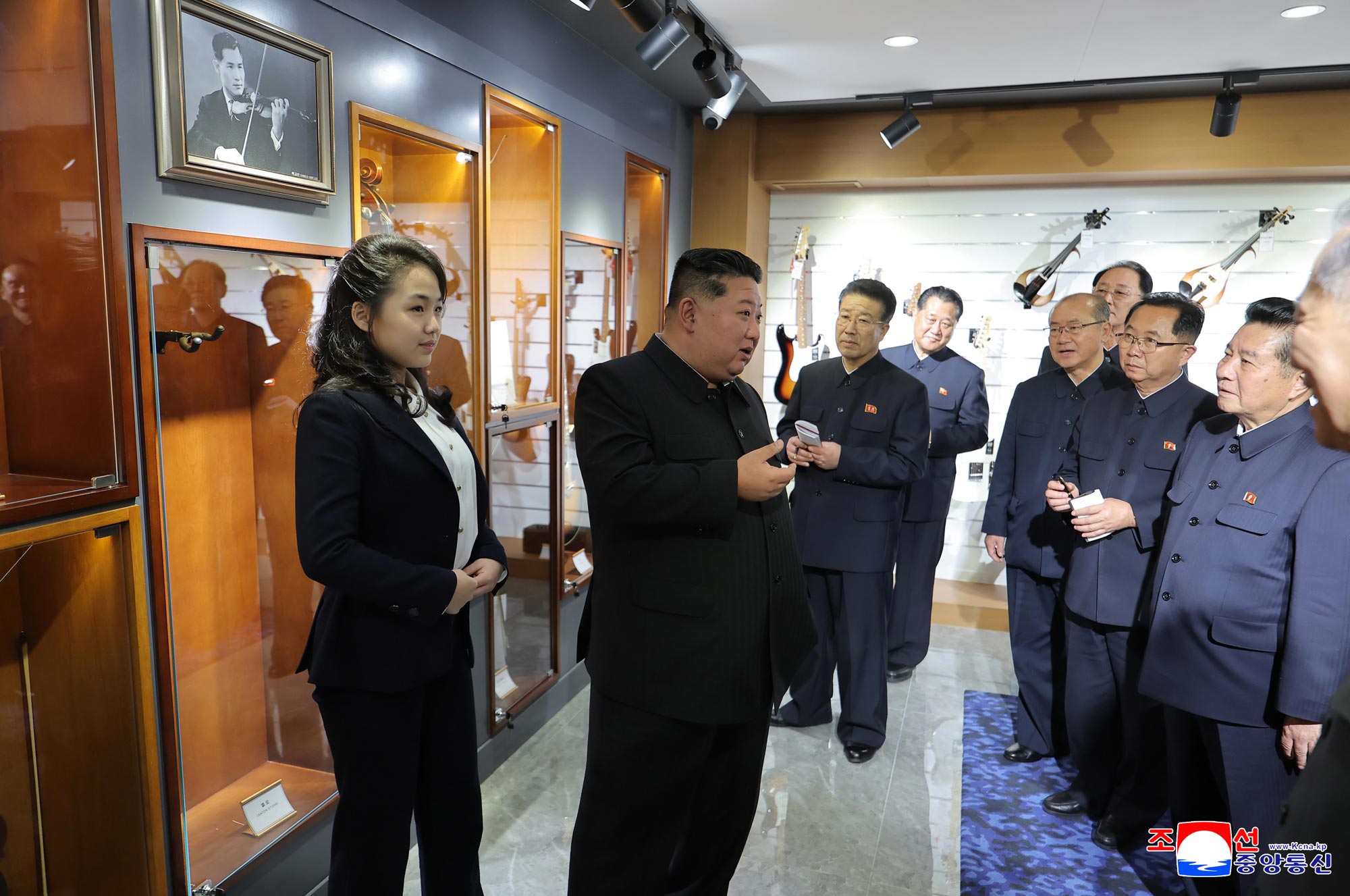 Respected Comrade Kim Jong Un inspects service facilities in fourth-stage district of Hwasong area nearing inauguration